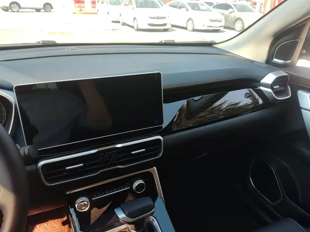 Photo 13 - Geely Coolray