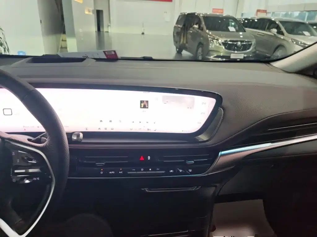 Buick Century 2024 2023 2.0T 6-Seat World Edition