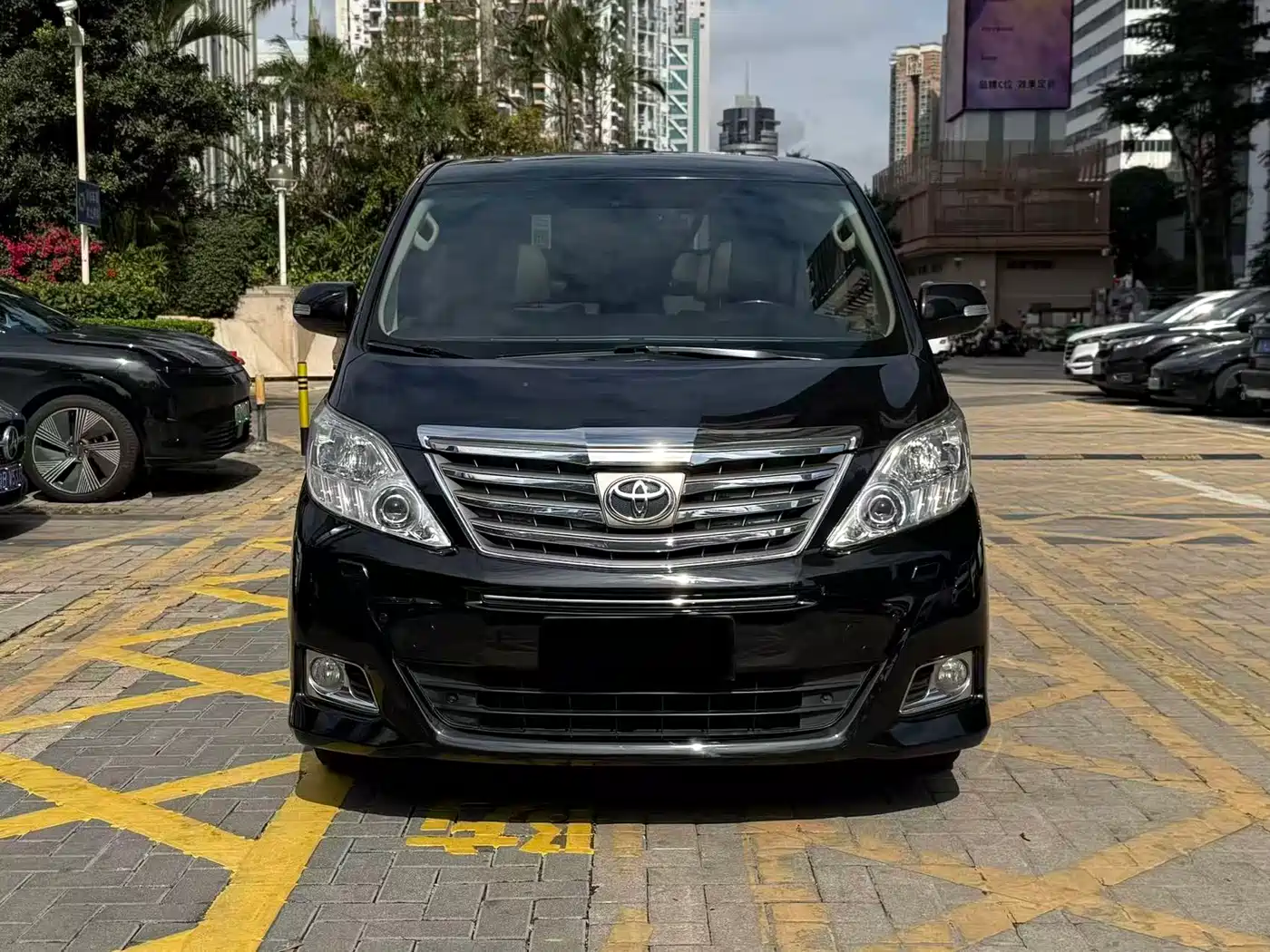 Toyota Alphard 2012 2.4L Luxury Edition фото 2