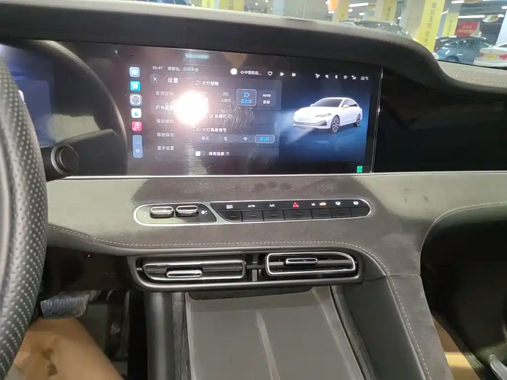 Roewe D7 2025 2025 DMH 125km World Champion Excellence Edition