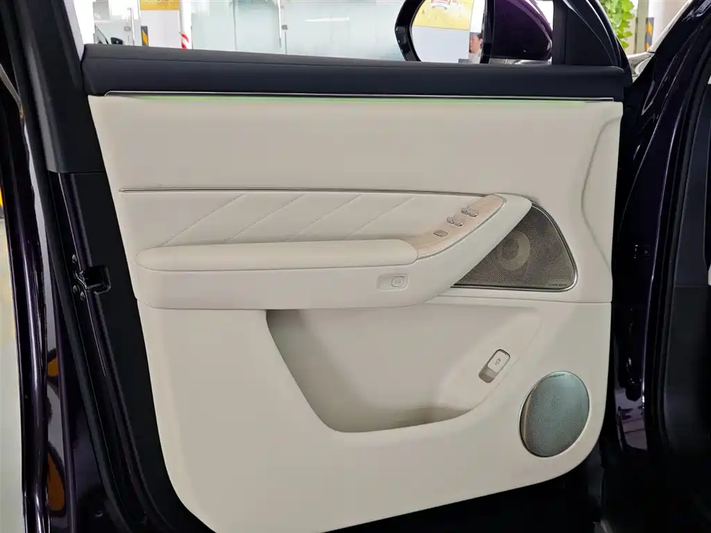 AITO Wenjie AITO M8 2025 Range Extender Max+ Edition 53.4kWh 5-seater фото 9