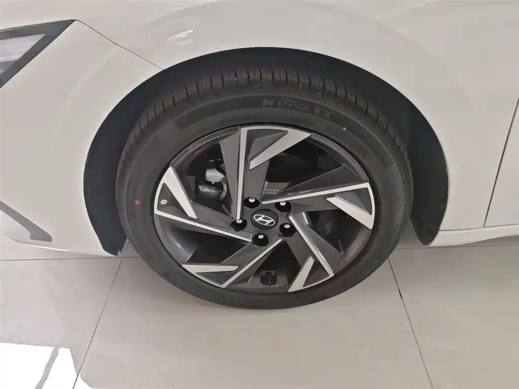Hyundai Elantra 2023 1.5L CVT GLX Elite Edition фото 23