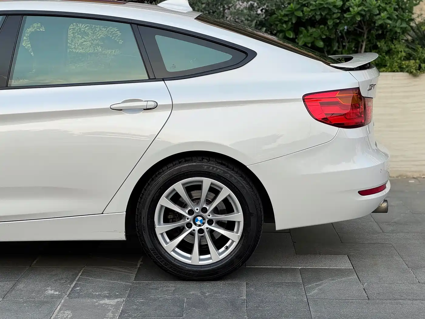BMW 3 Series GT 2013 Model 320i Leading фото 4