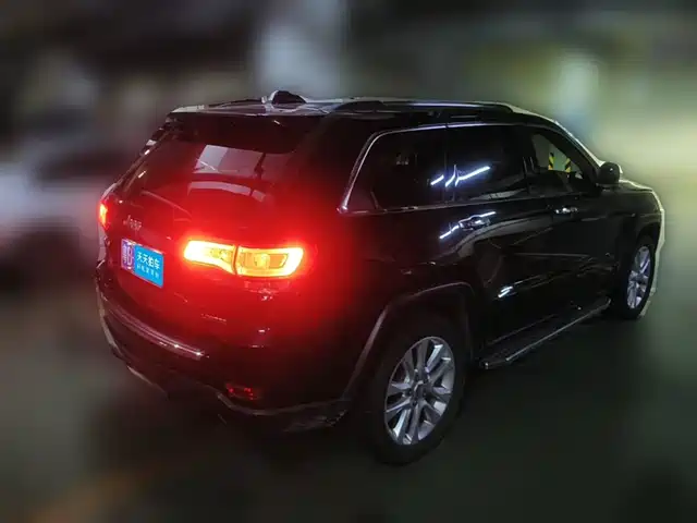 Jeep Grand Cherokee (Import) 2016 3.6L Elite Navigation — фото 2