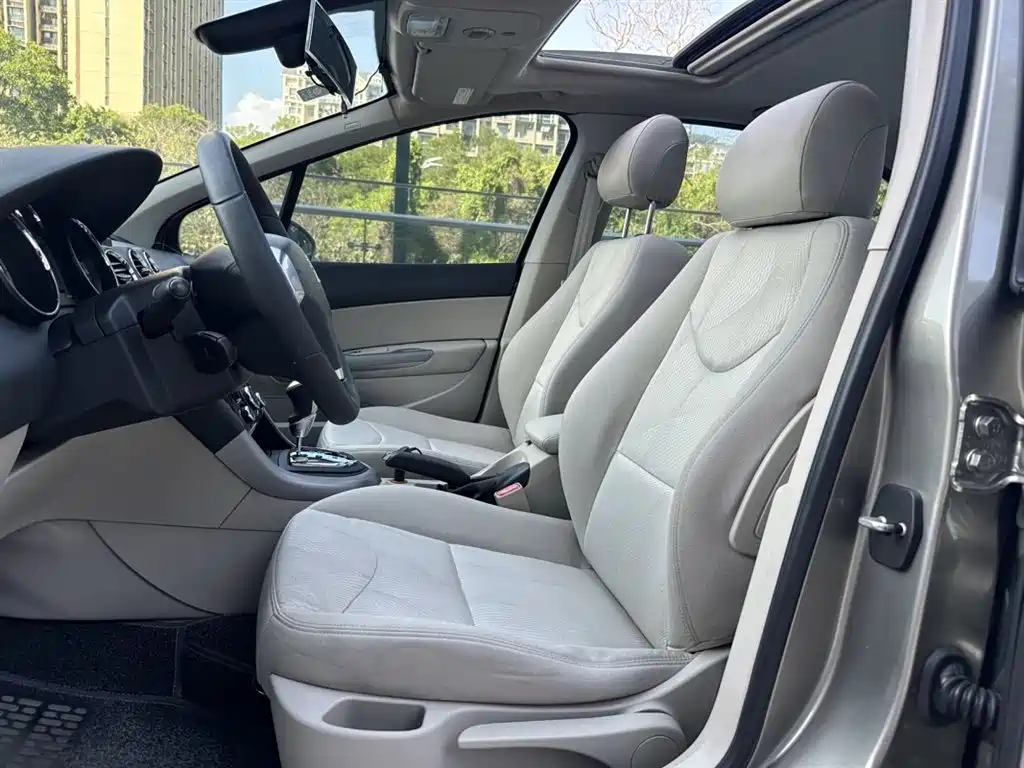 Peugeot 408 2013 2.0L Automatic Luxury Edition фото 10