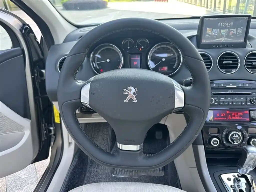 Peugeot 408 2013 2.0L Automatic Luxury Edition фото 15