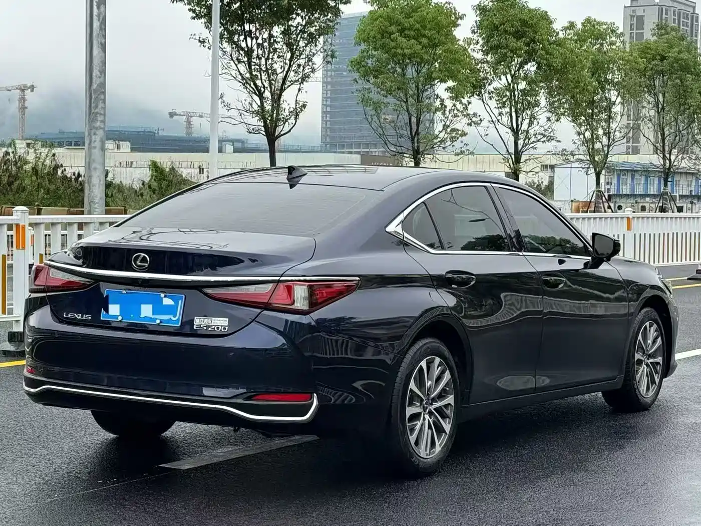 Lexus ES 2023 200 Excellence Edition фото 7