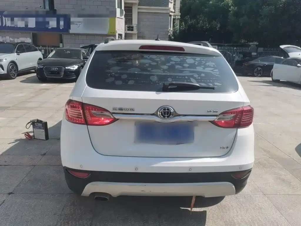 Photo 6 - Zhonghua V5