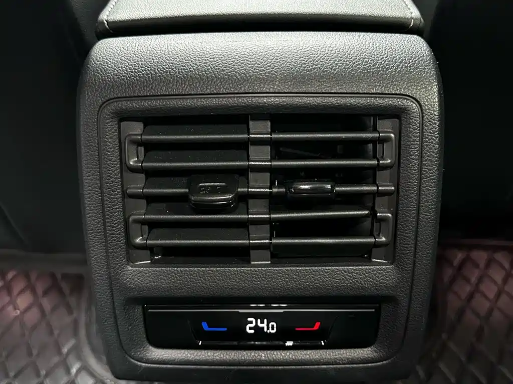 Volkswagen Golf 2023 280TSI DSG R-Line Lite фото 16