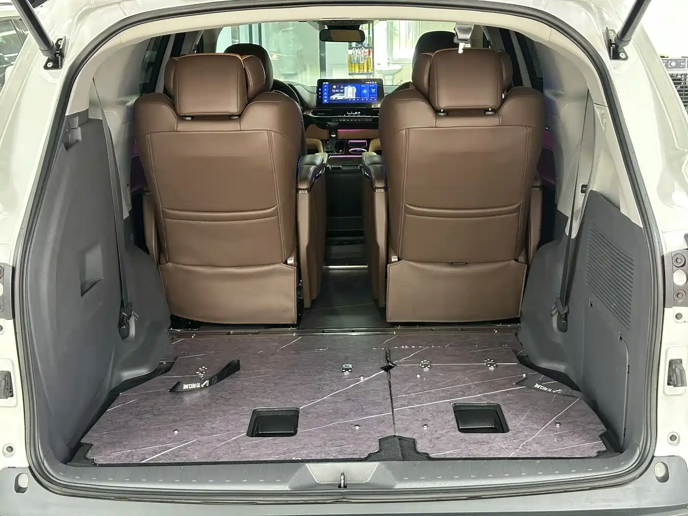 Toyota Granvia 2023 2.5L Hybrid Comfort Edition фото 23