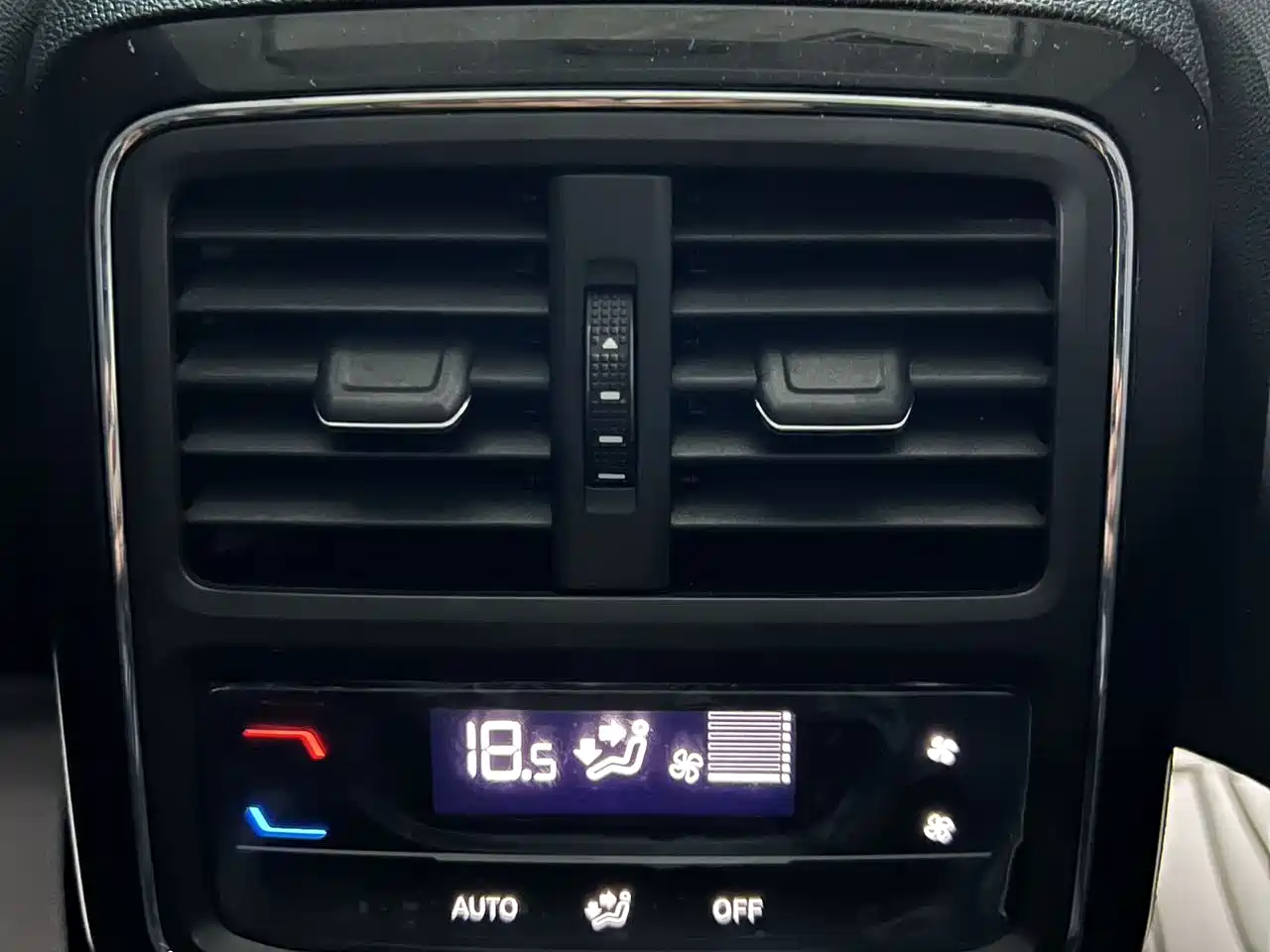 Volkswagen Passat 2022 280TSI Elite Edition фото 18