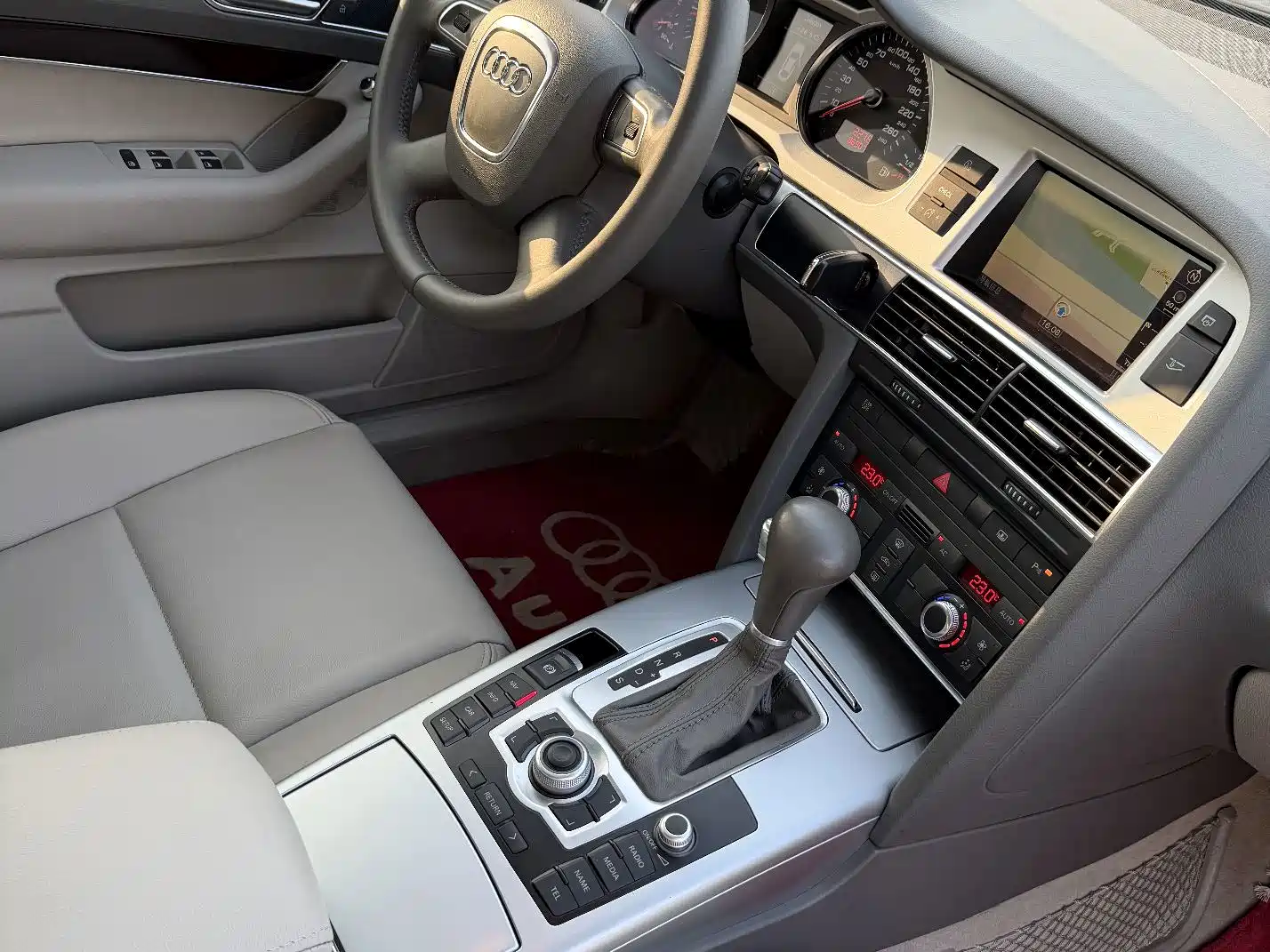 Photo 9 - Audi A6L