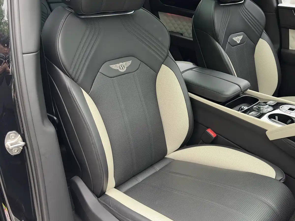 Photo 14 - Bentley Bentayga