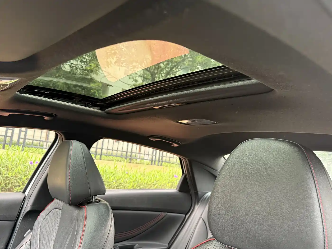 Hyundai Elantra 2021 240TGDi DCT LUX Premium Edition фото 12