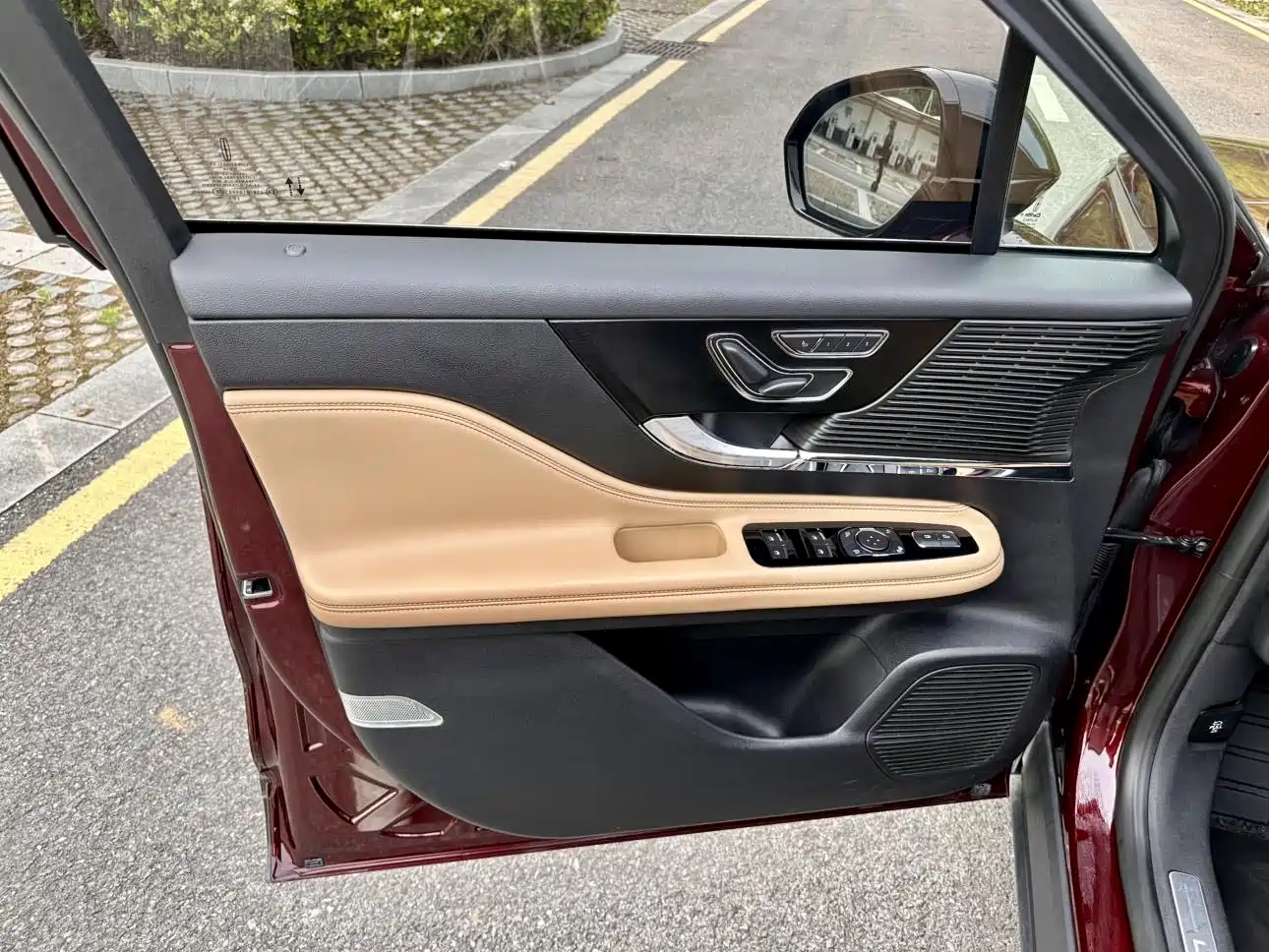 LINCOLN ADVENTURER