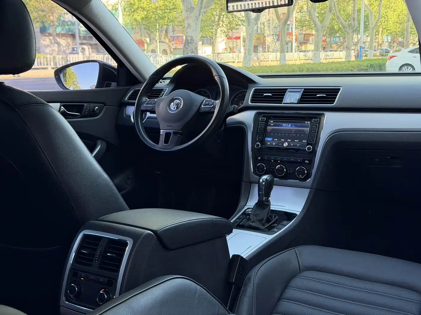 Volkswagen Passat 2014 1.8TSI DSG Executive Edition фото 13
