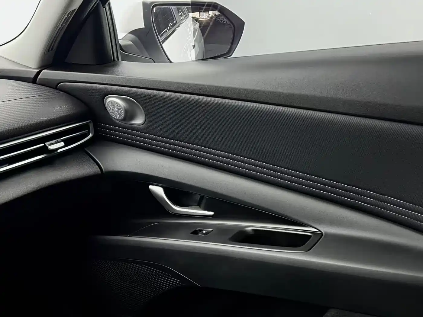Hyundai Elantra 2022 1.5L CVT GLX Elite Edition фото 8