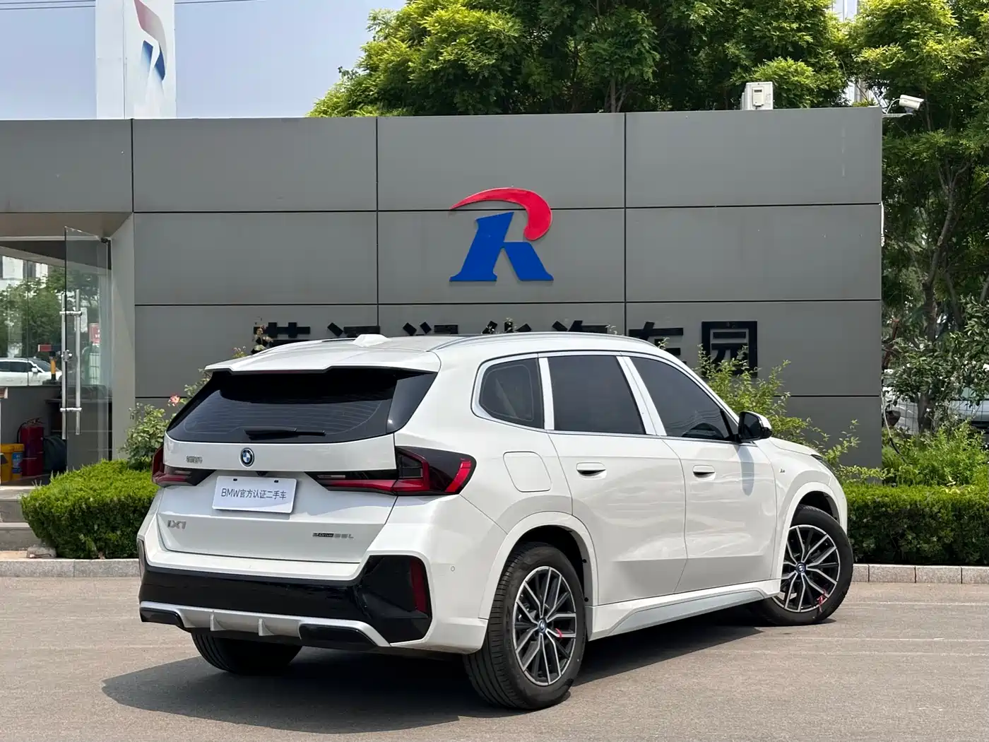 BMW iX1 2023 eDrive25L M Sport Package фото 9