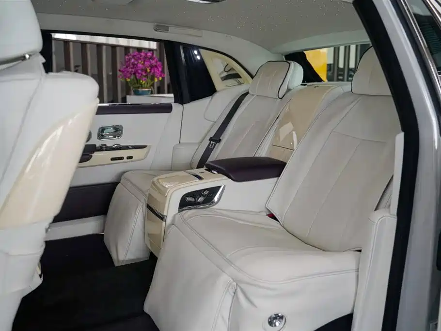 Фото 2 - Rolls-Royce Phantom