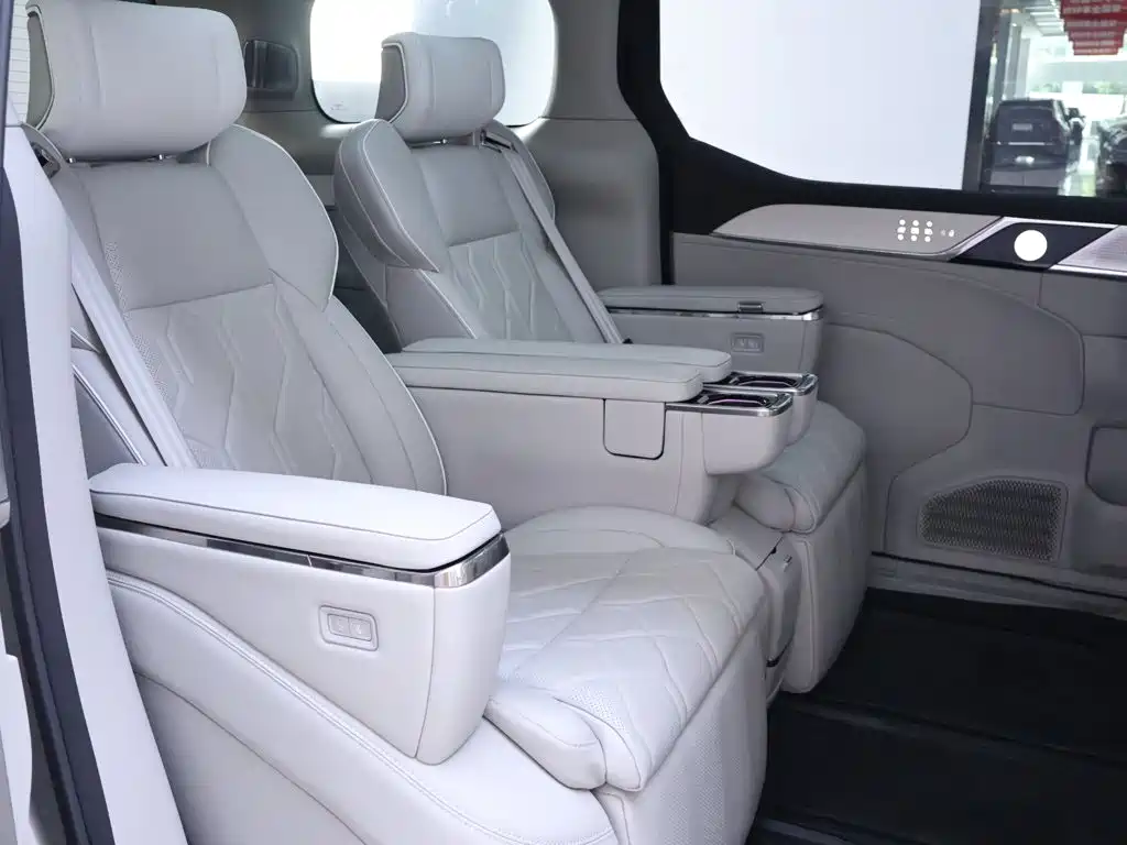 Volvo EM90 2024 2025 Ultra Six-Seater