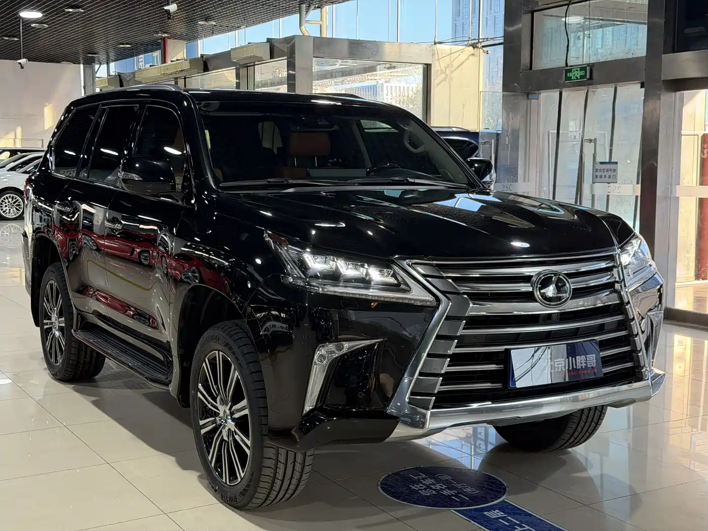 Lexus LX 2017 570 Prestige Luxury фото 3