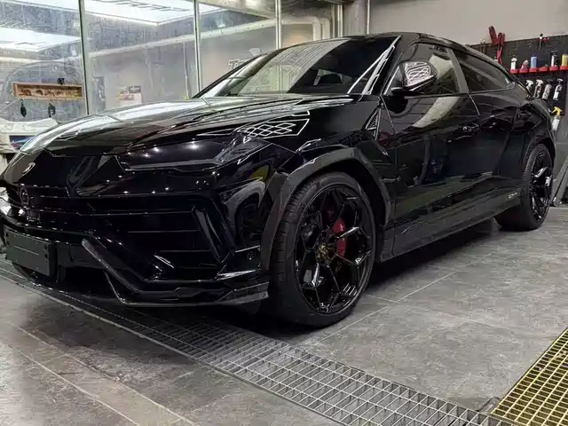 lamborghini urus