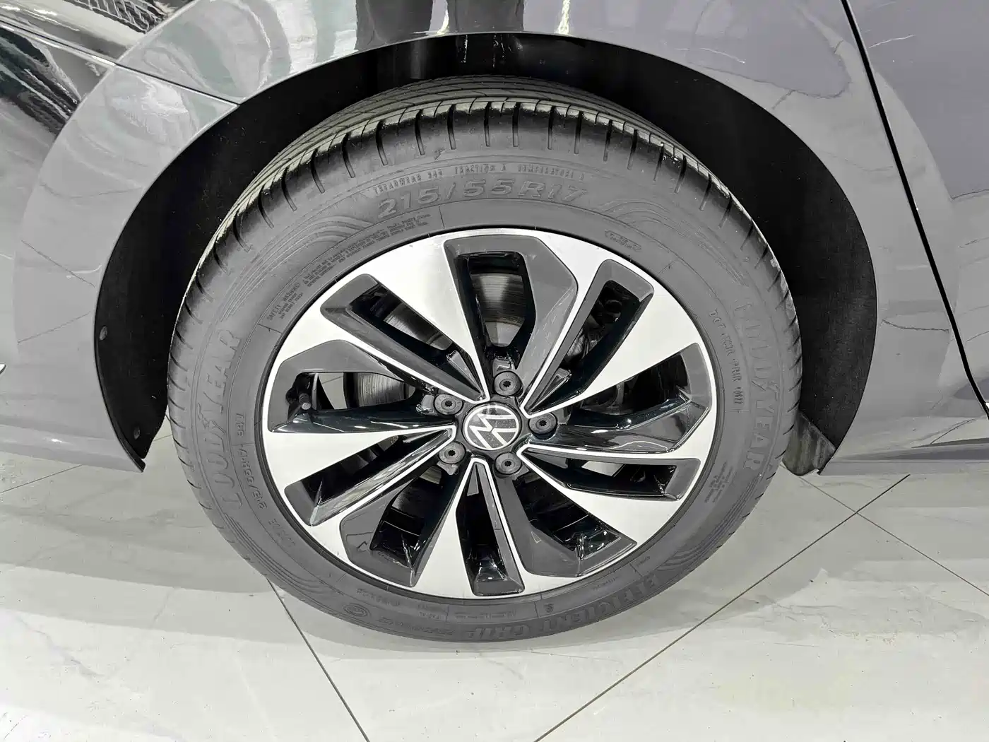 Volkswagen Passat 2022 280TSI Elite Edition фото 18
