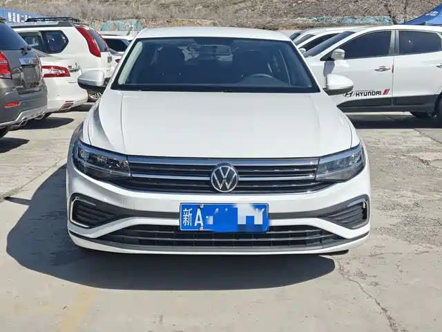 VOLKSWAGEN BORA