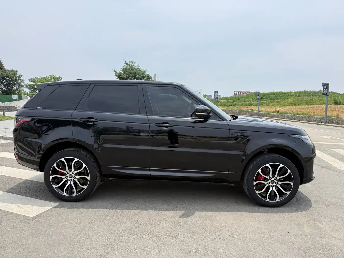 Land Rover Range Rover Sport 2022 3.0 L6 Gloss Black Edition фото 4