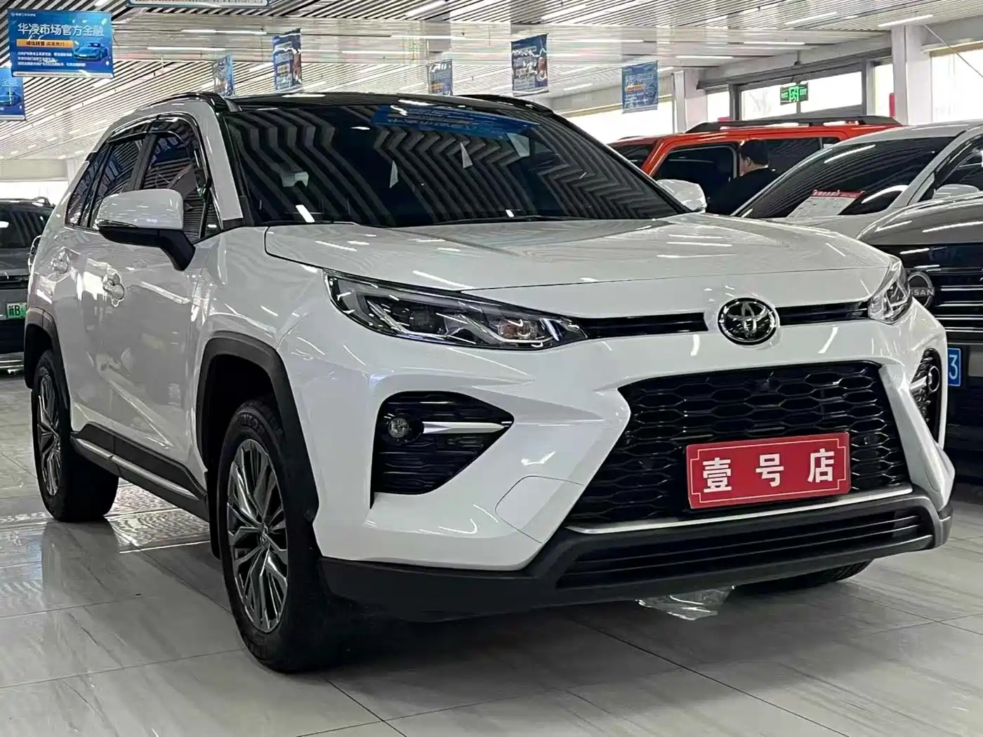 Toyota Wildlander 2023 2.0L CVT AWD Luxury PLUS фото 3