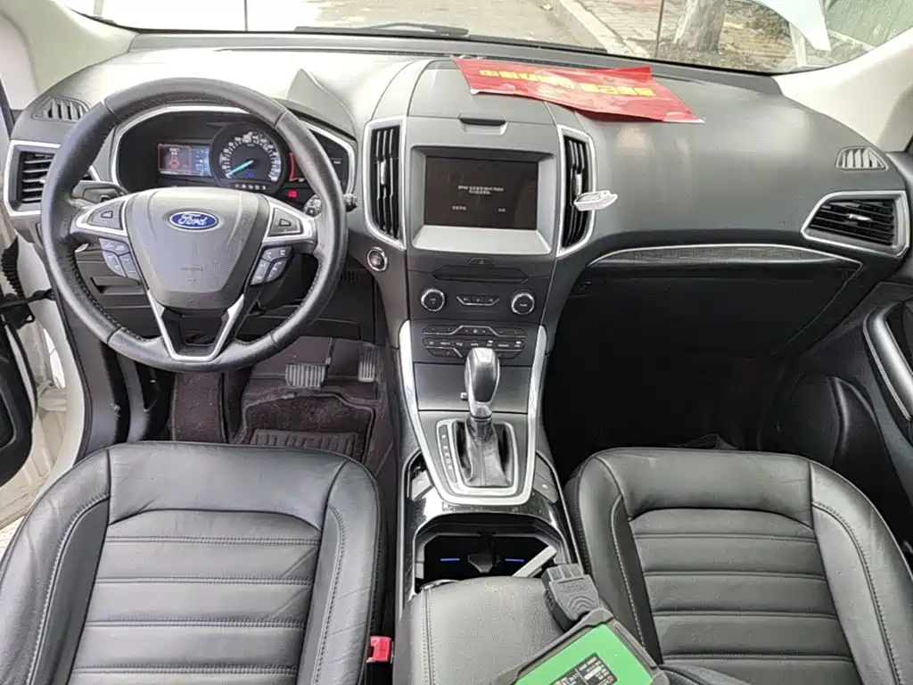 Фото 10 - Ford Edge
