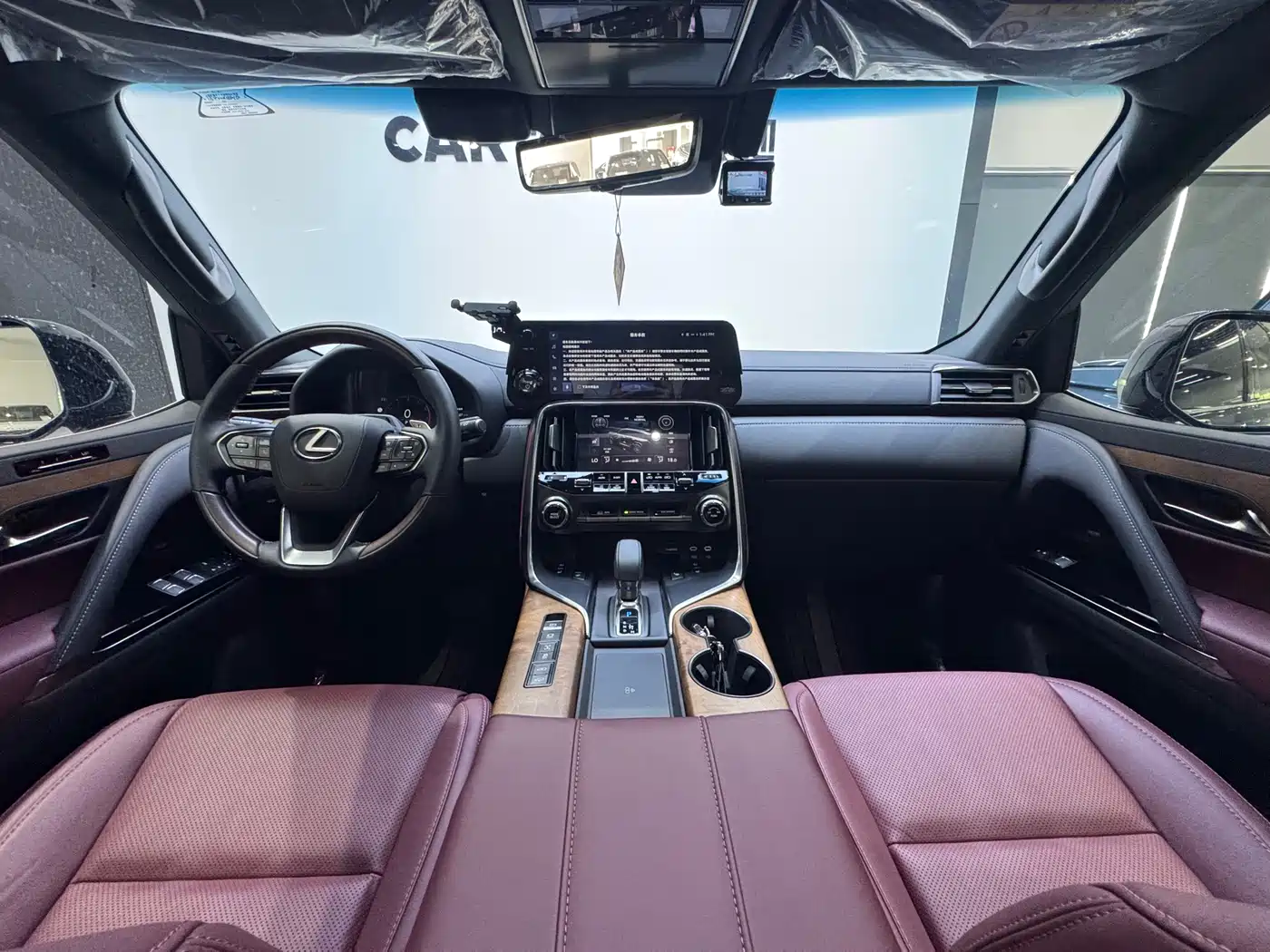 Lexus LX 2025 700h Boundary Edition фото 12