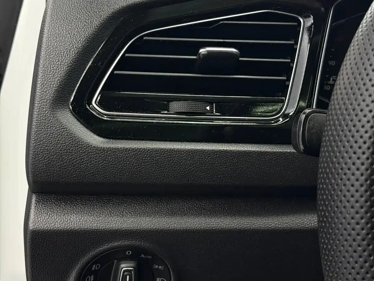 Volkswagen T-ROC 2021 Facelift 280TSI DSG 4WD Luxury Smart Connect Edition фото 9