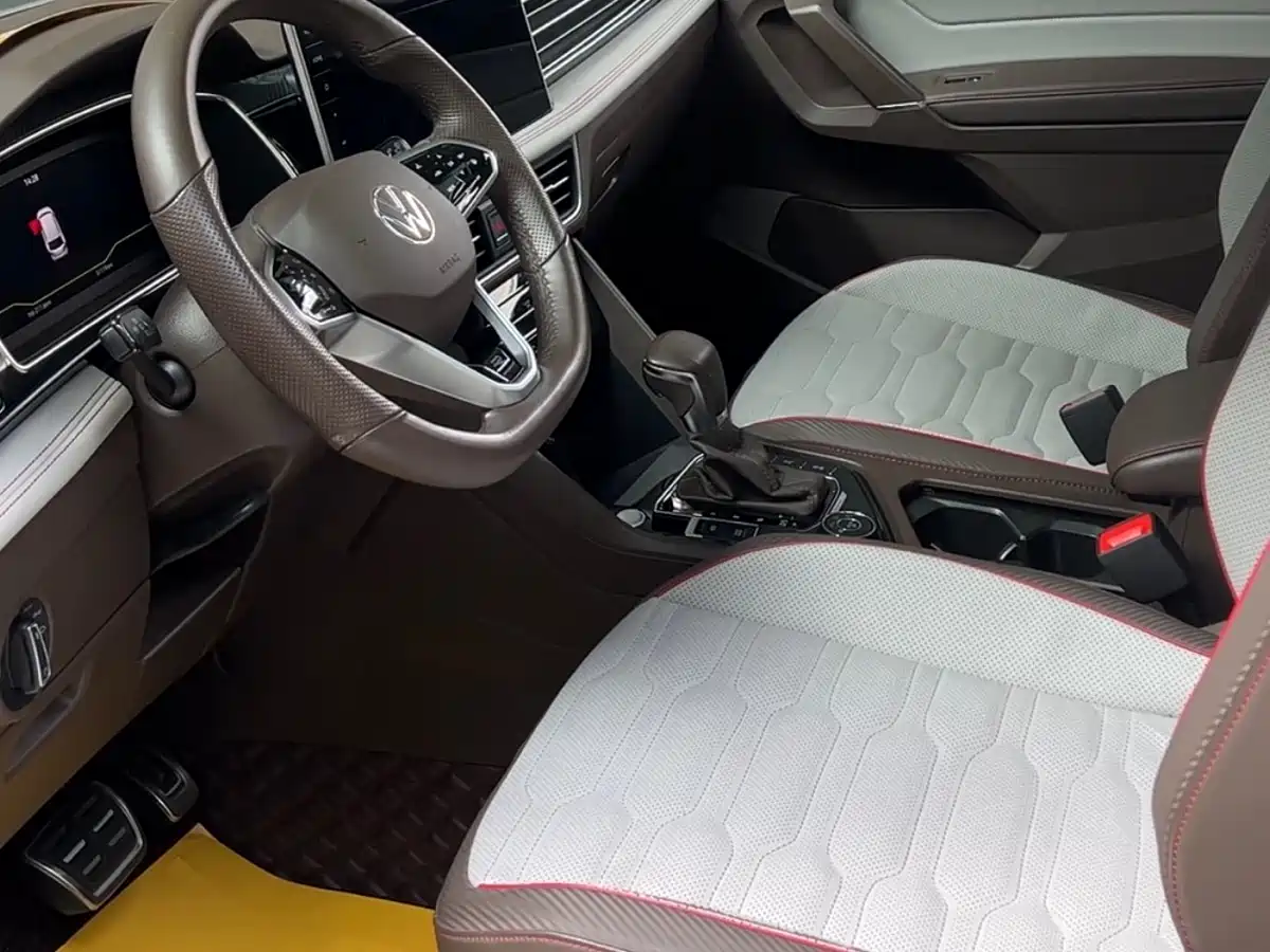 Volkswagen Tiguan L 2023 Facelift 380TSI Automatic 4WD R-Line Flagship Edition 7-Seater фото 7
