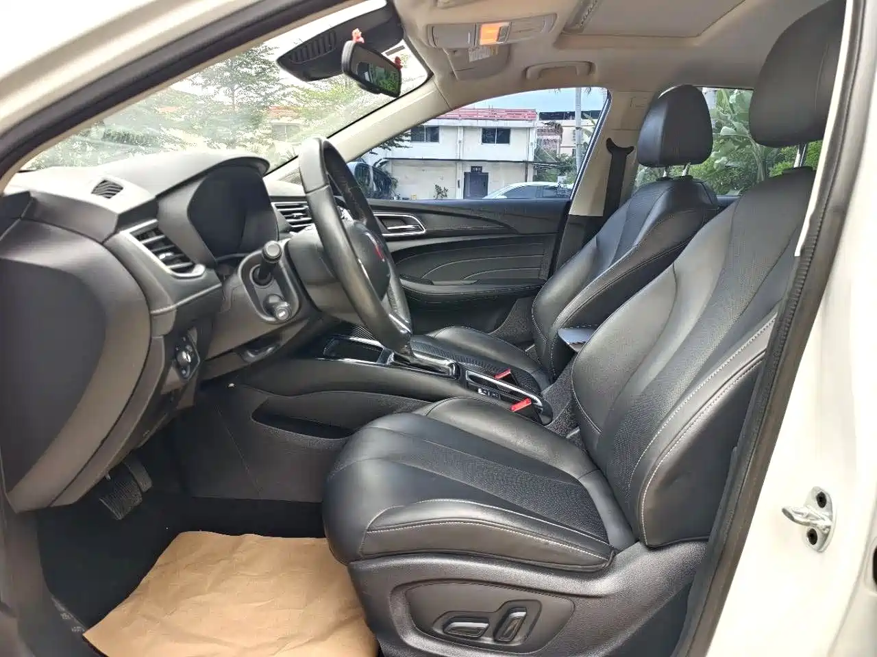 Фото 8 - Roewe i5