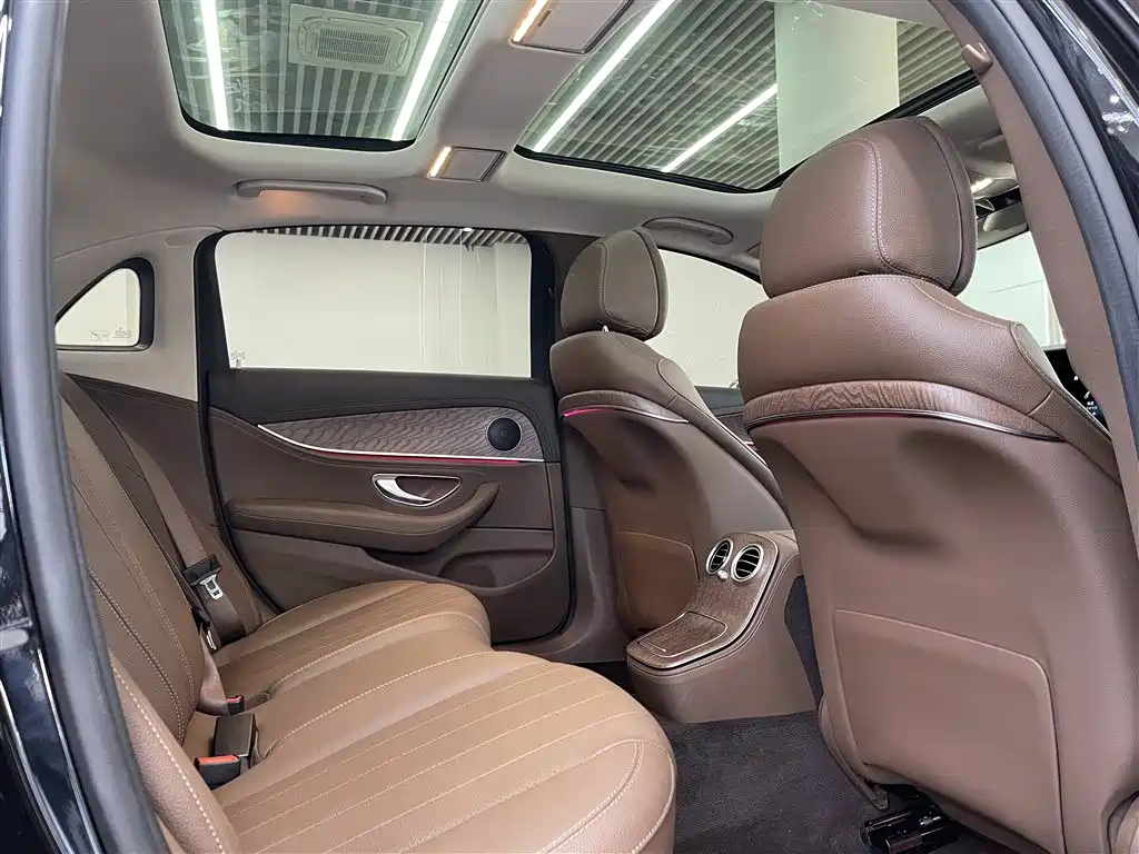 Mercedes-Benz E-Class 2023 E 300 L Fashion фото 12
