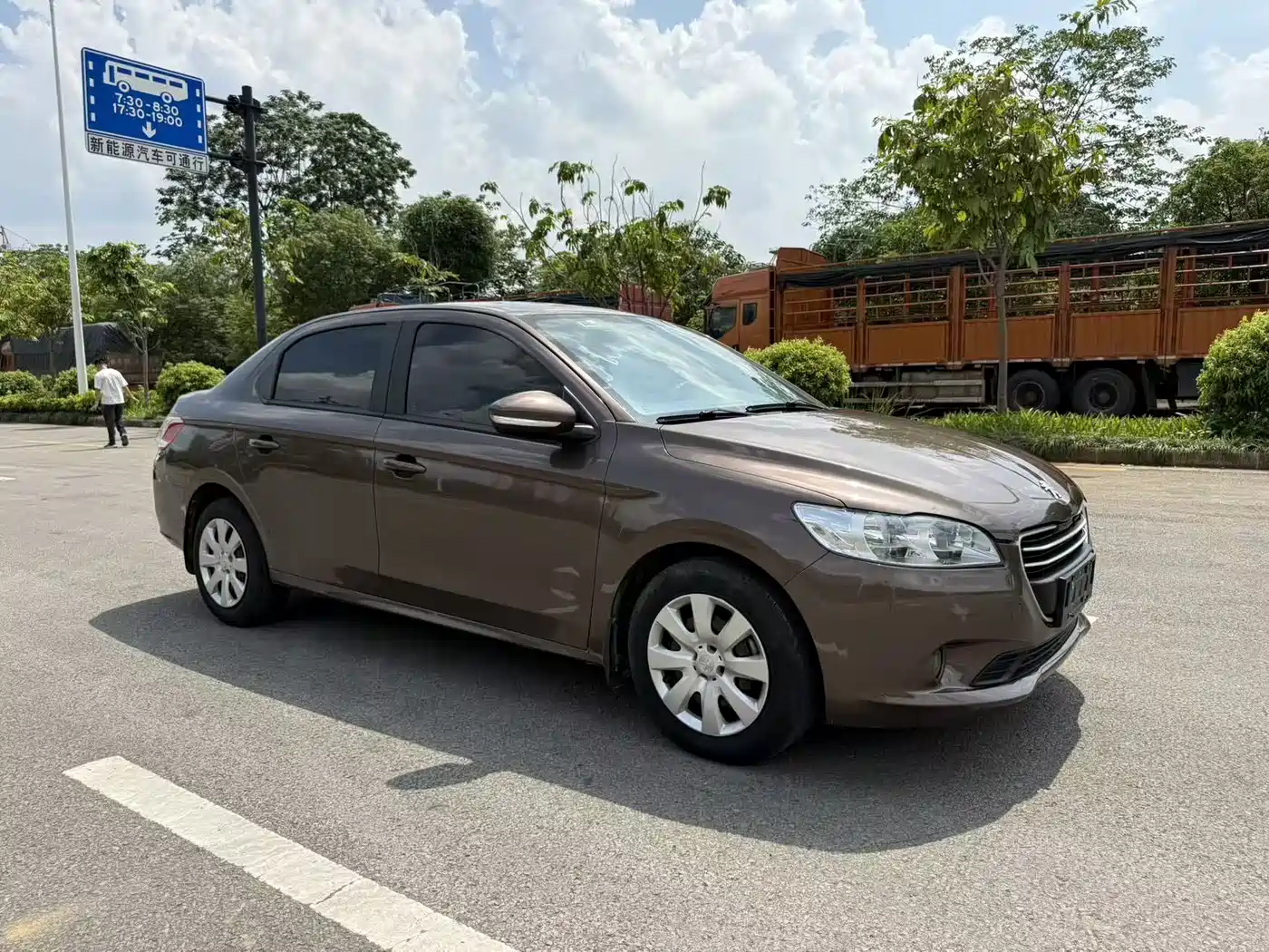 Peugeot 301 2016 1.6L Manual Comfort Edition фото 3