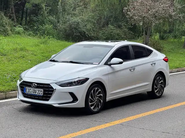 Hyundai Elantra 2021