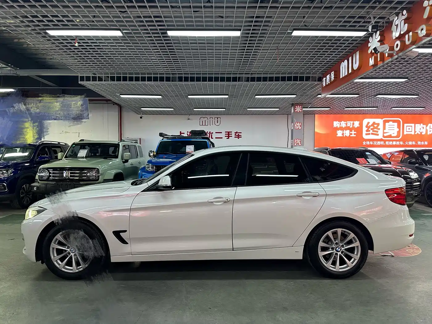 BMW 3 Series GT 2013 Model 320i Leading фото 3