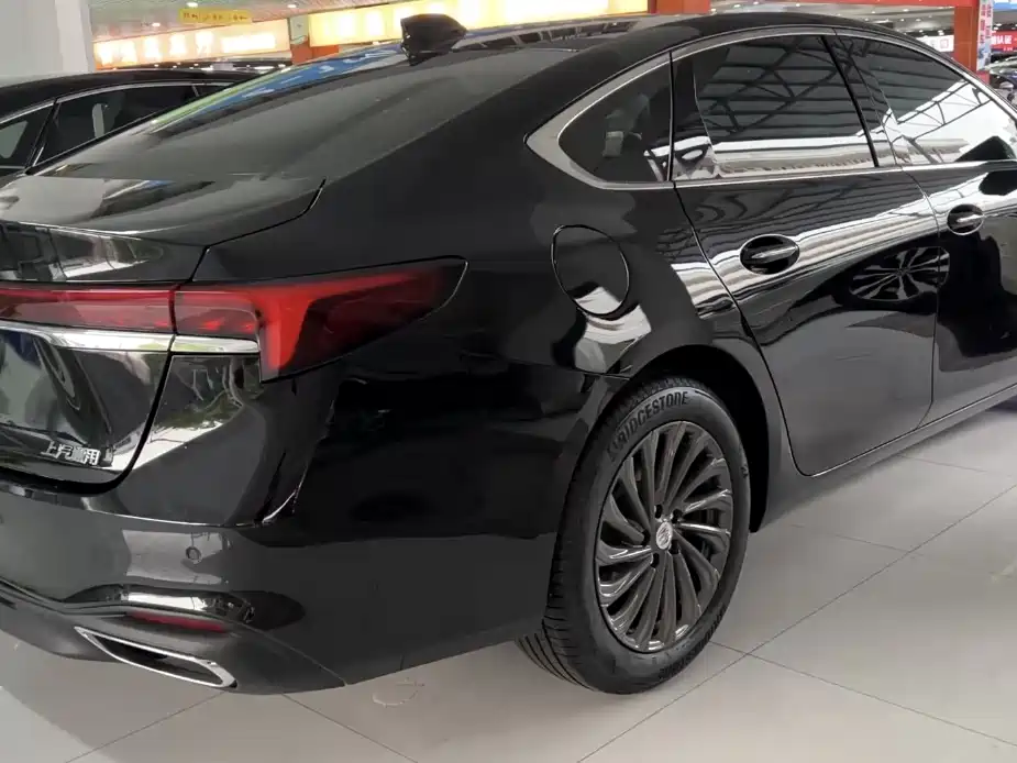 Buick LaCrosse 2025 Model 28T Platinum Edition фото 4