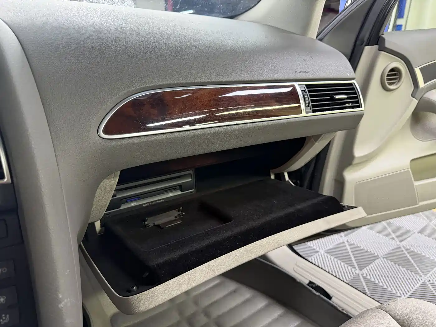 Audi A6L 2011 2011 Model 2.0 TFSI Auto Standard
