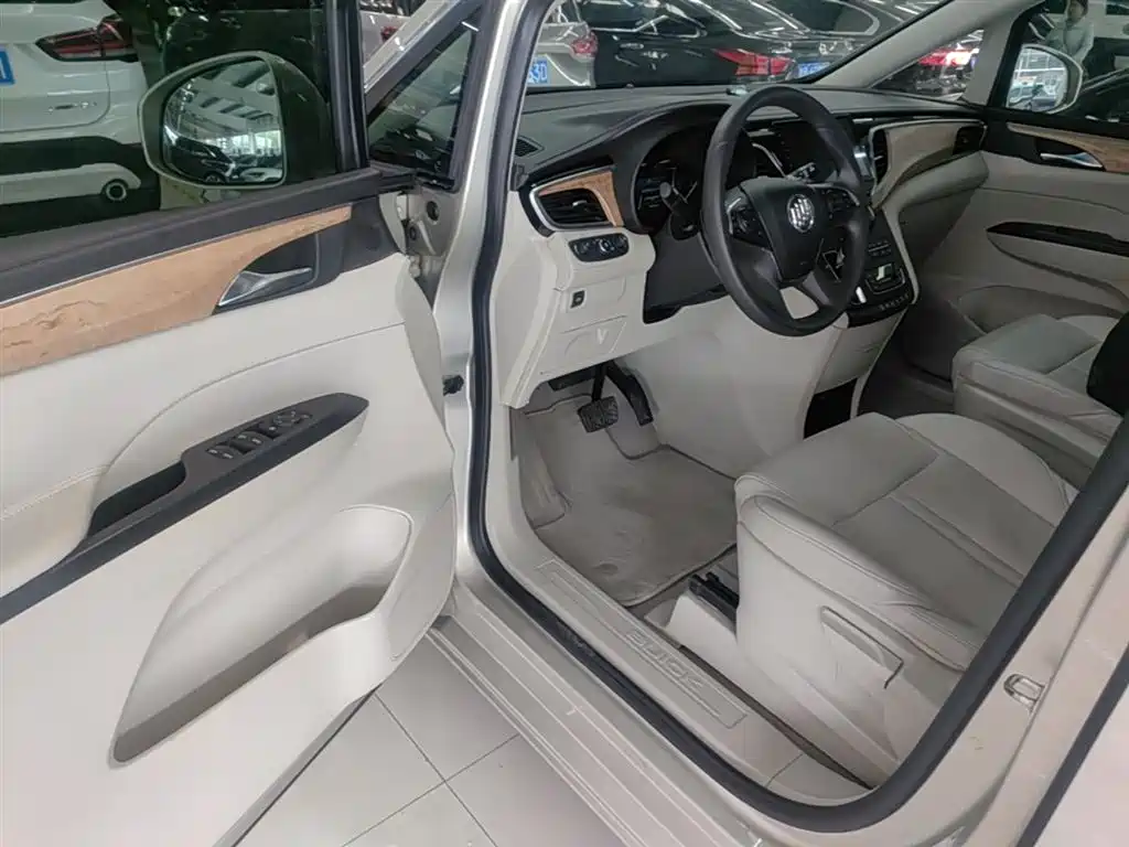 Buick GL8 2017 ES 28T Comfort Type China V фото 16