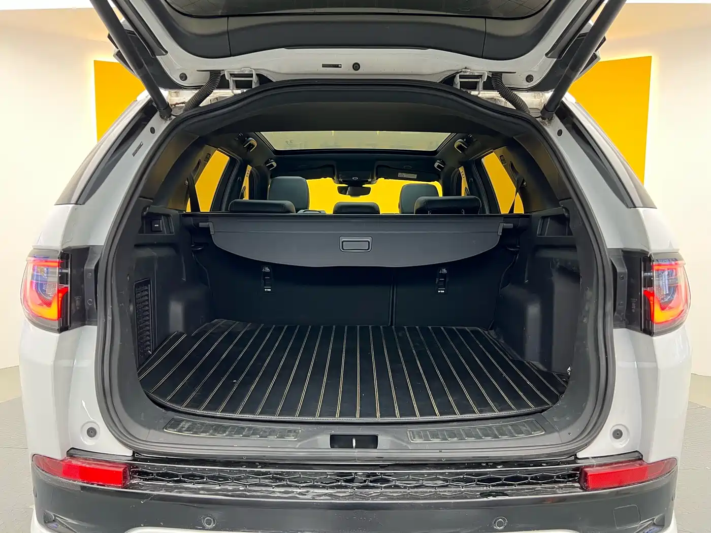 Land Rover Discovery Sport 2022 Model Facelift 249PS R-Dynamic SE Performance Tech Edition 5-seater фото 27