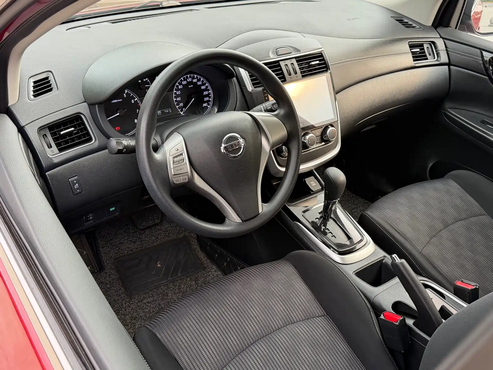 Photo 6 - Nissan Tiida