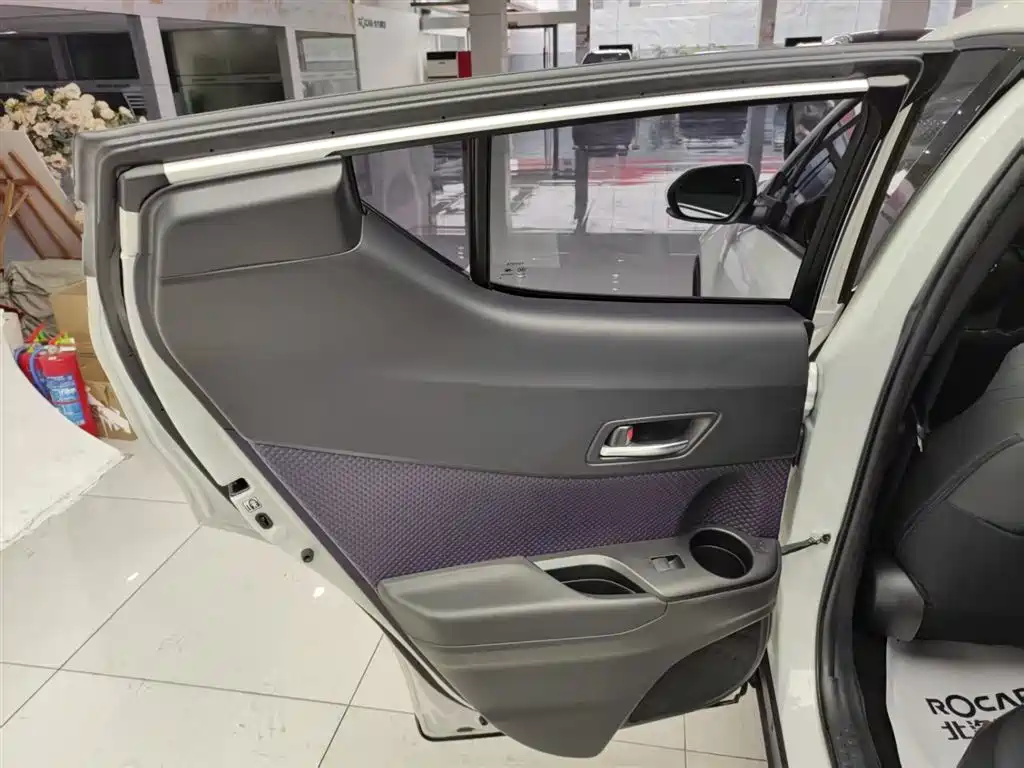 Toyota C-HR 2020 Model 2.0L Leading фото 28