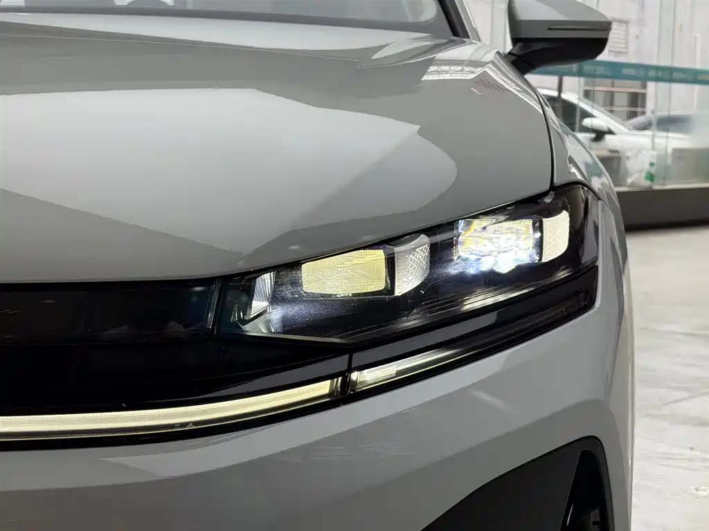 Volkswagen Sagitar 2025 300TSI DSG High-end Model фото 6