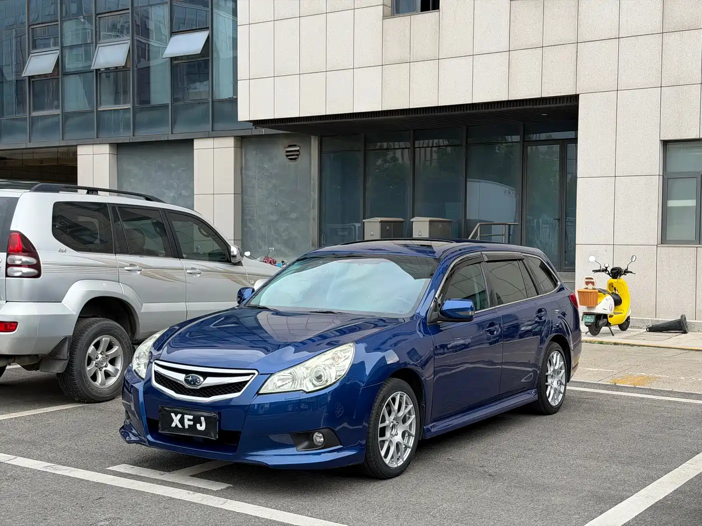 Subaru Legacy 2010 2.0i Luxury Wagon фото 2