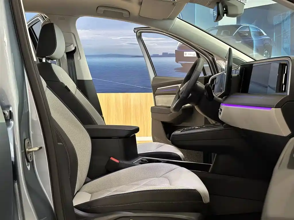 Volkswagen Talagon 2025 450TSI R-Line 6-Seater фото 12