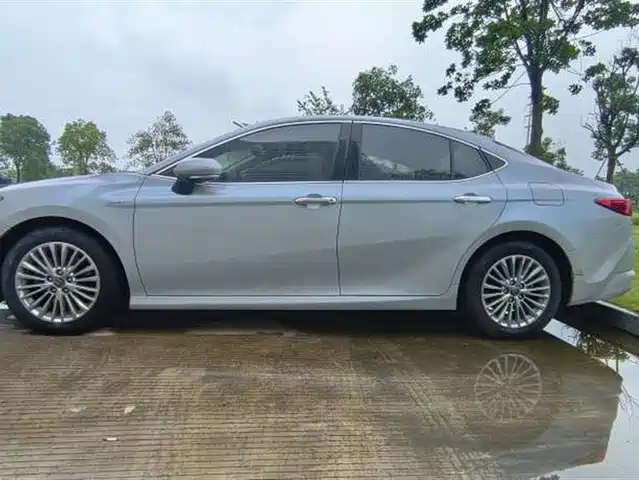 Toyota Camry 2024 Hybrid 2.0HG Premium Edition — фото 3