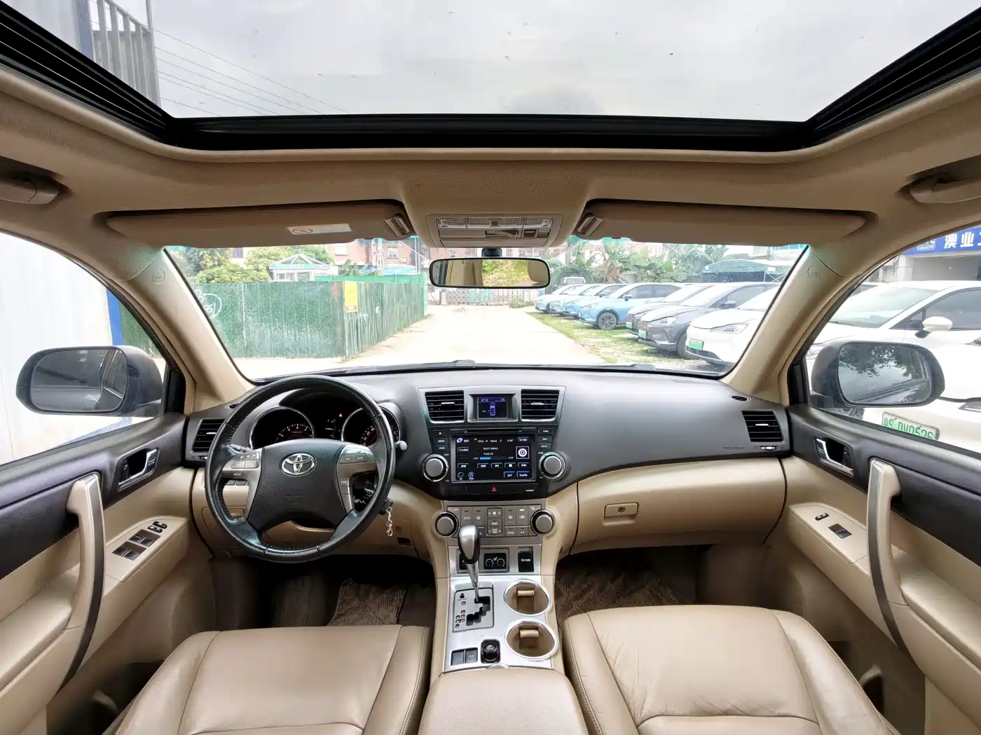 Toyota Highlander 2011 2.7L 2WD 7-seat Luxury фото 12